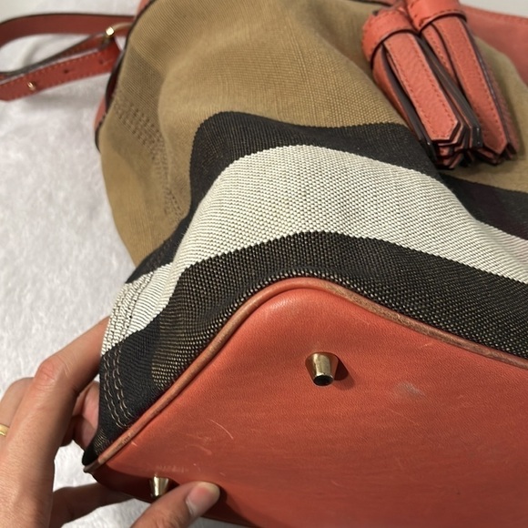 Authentic Burberry Ashby bucket bag - Picture 8 of 13